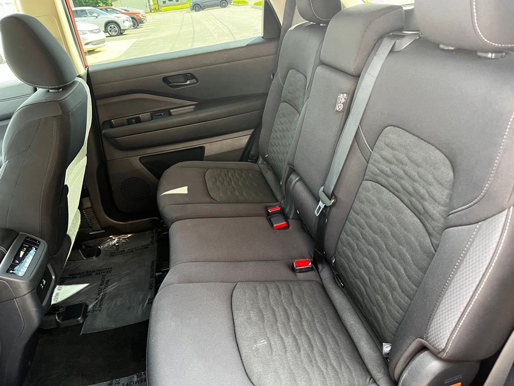 2025 Nissan Pathfinder SV - Photo 24