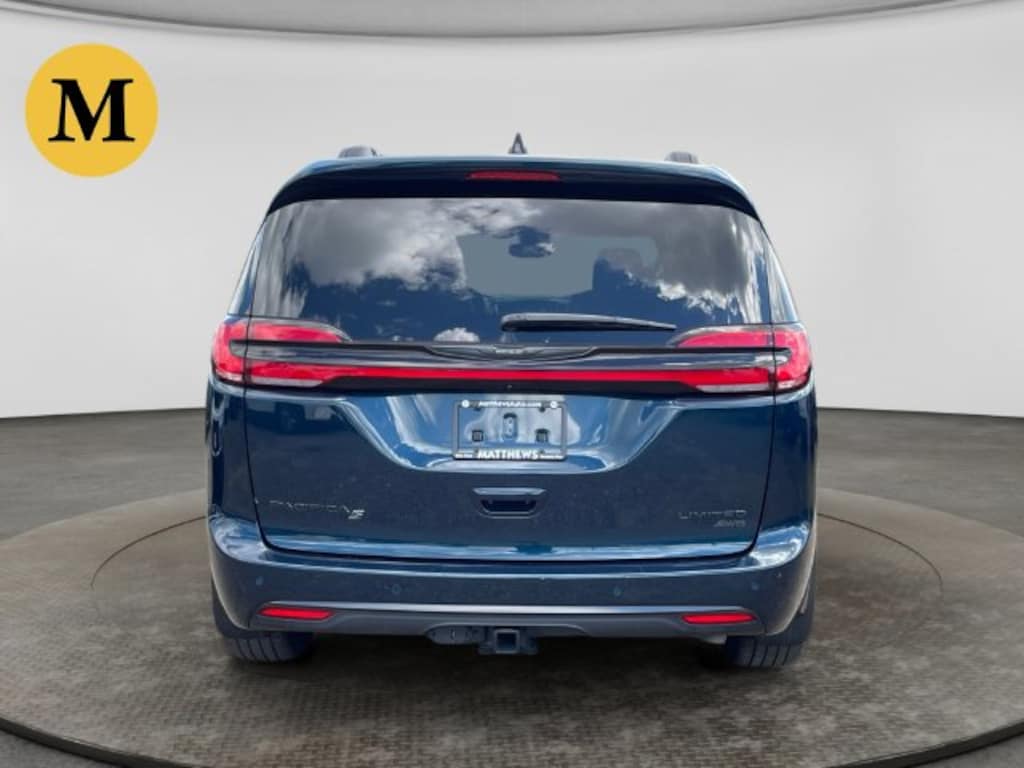 Used 2025 Chrysler Pacifica Limited Minivan/Van