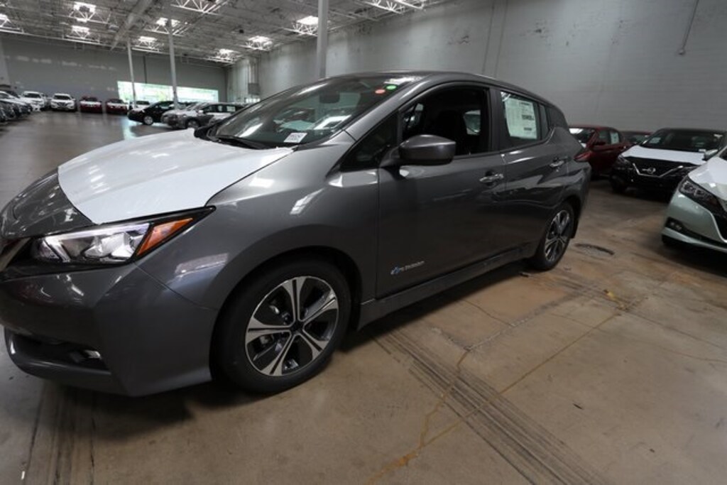 New 2018 Nissan LEAF SV Hatchback