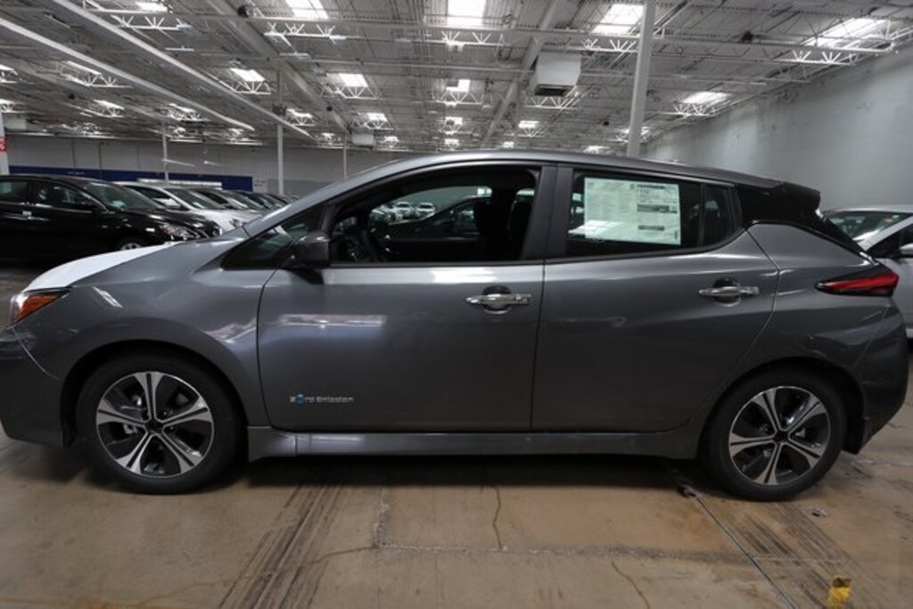 New 2018 Nissan LEAF SV Hatchback