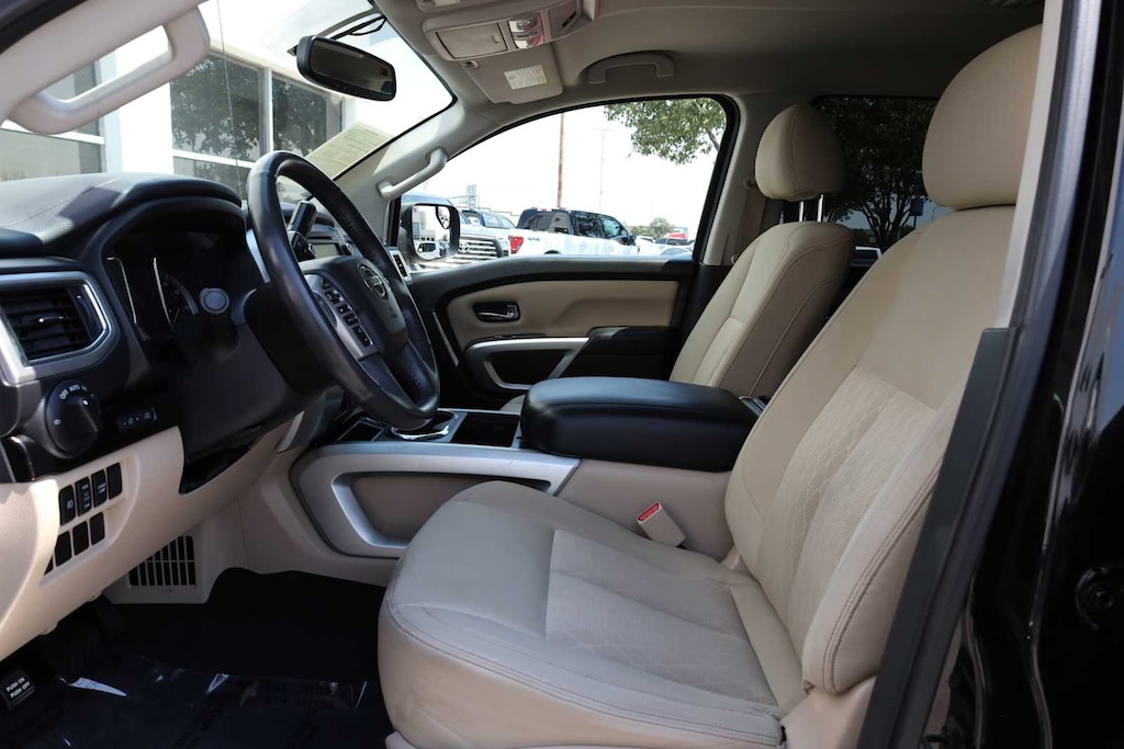 Used 2017 Nissan Titan SV 4x2 Crew Cab Truck