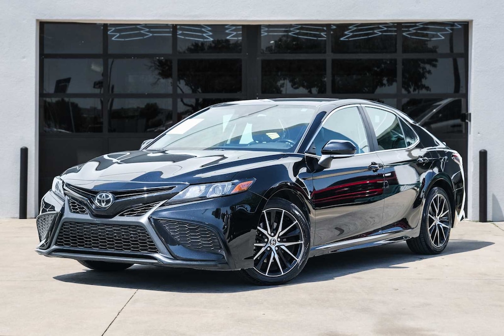 Used 2023 Toyota Camry SE Sedan