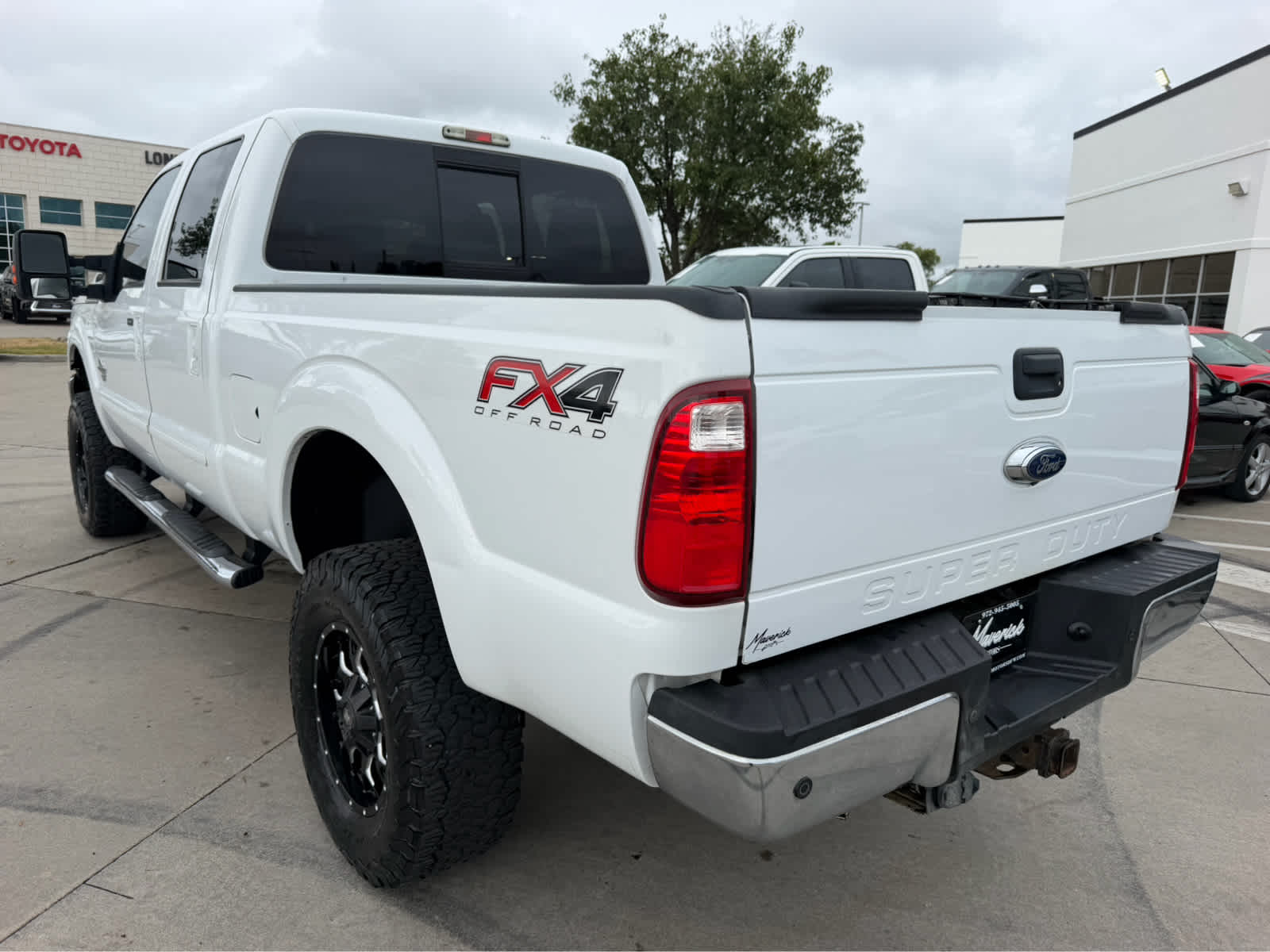 Used 2016 Ford Super Duty F-250 Pickup Lariat 4WD Crew Cab 172 Truck
