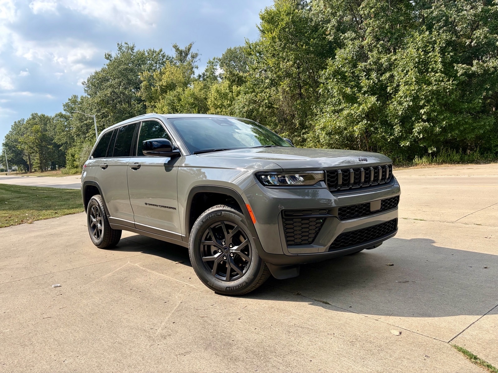 2027 Jeep Grand Cherokee Laredo