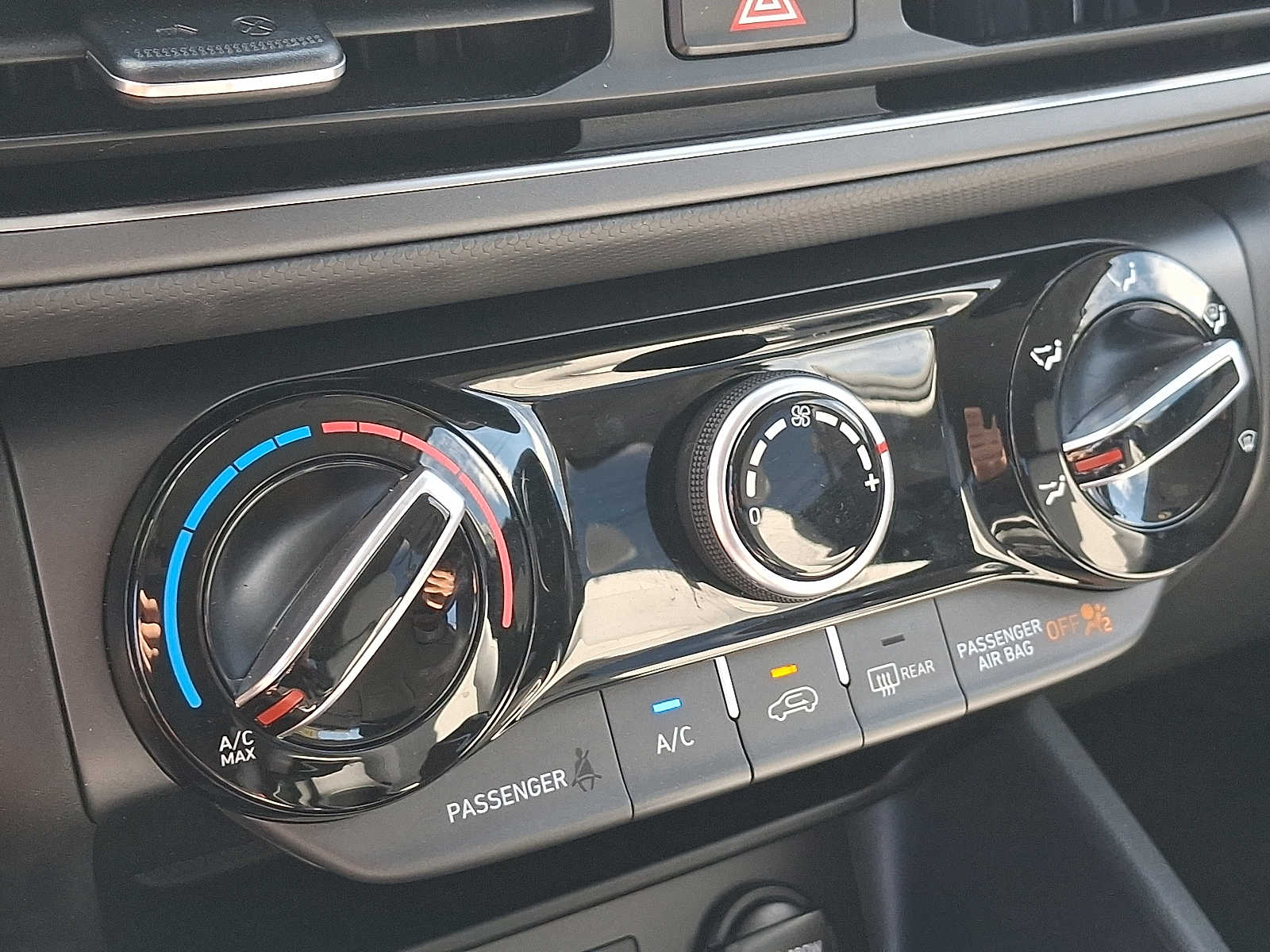 2023 Hyundai Kona SEL - Photo 16