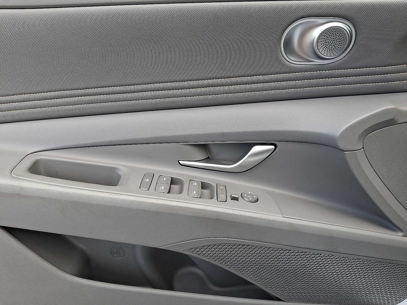 2026 Hyundai Elantra SEL Sport - Photo 13