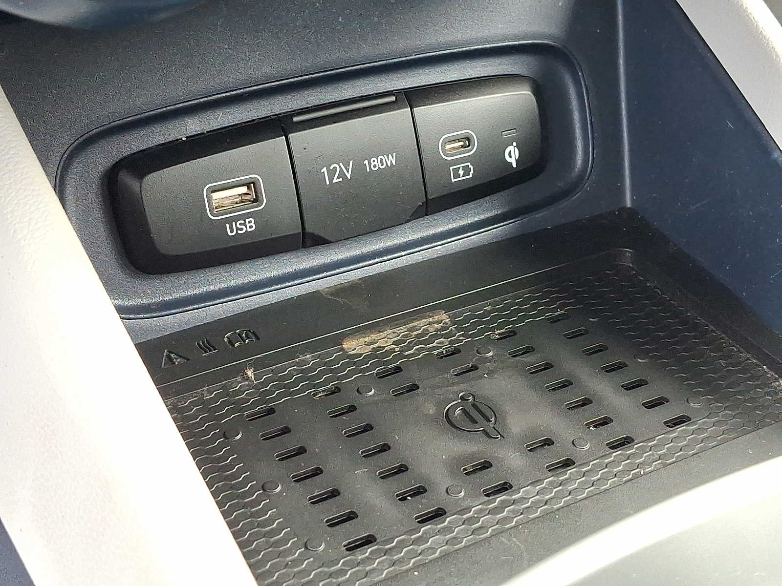 2023 Hyundai Venue Limited - Photo 26