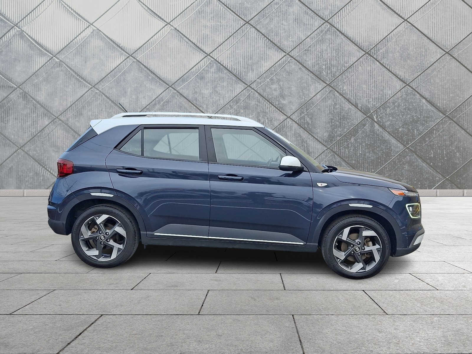 2023 Hyundai Venue Limited - Photo 8