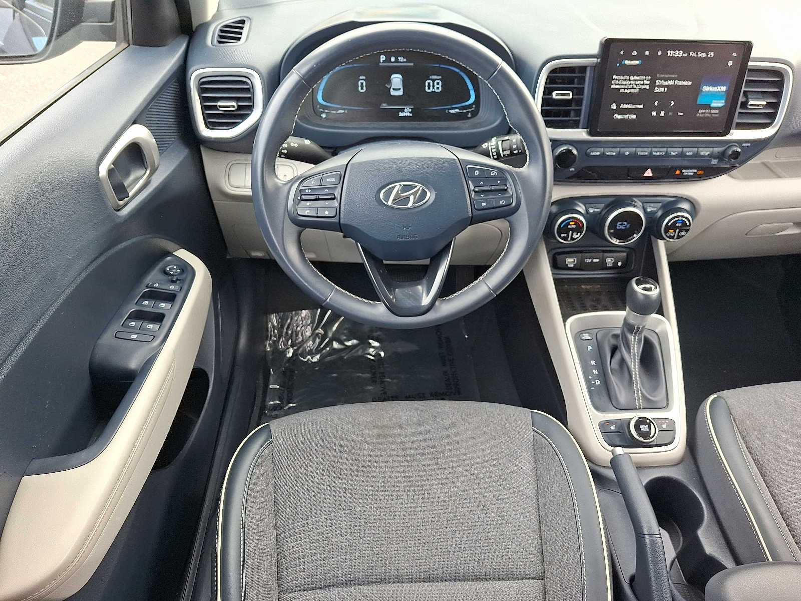 2023 Hyundai Venue Limited - Photo 12