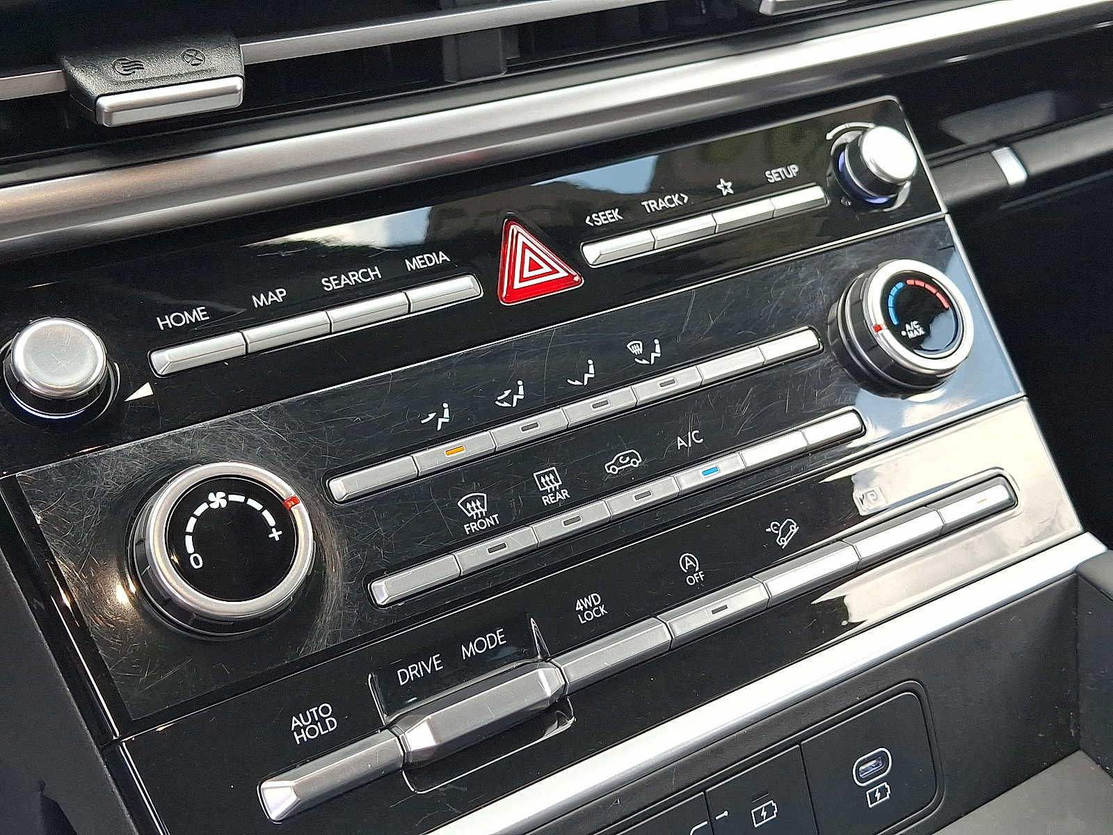 2024 Hyundai Santa Fe SE - Photo 16
