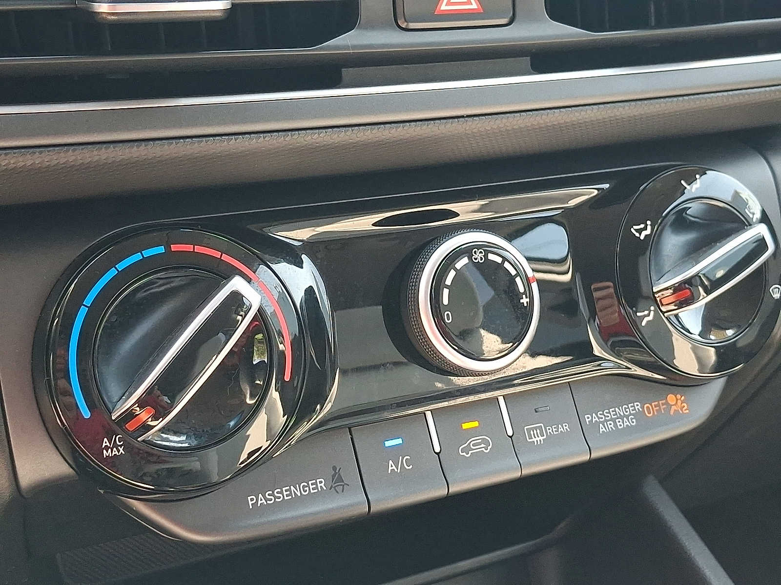 2023 Hyundai Kona SEL - Photo 15