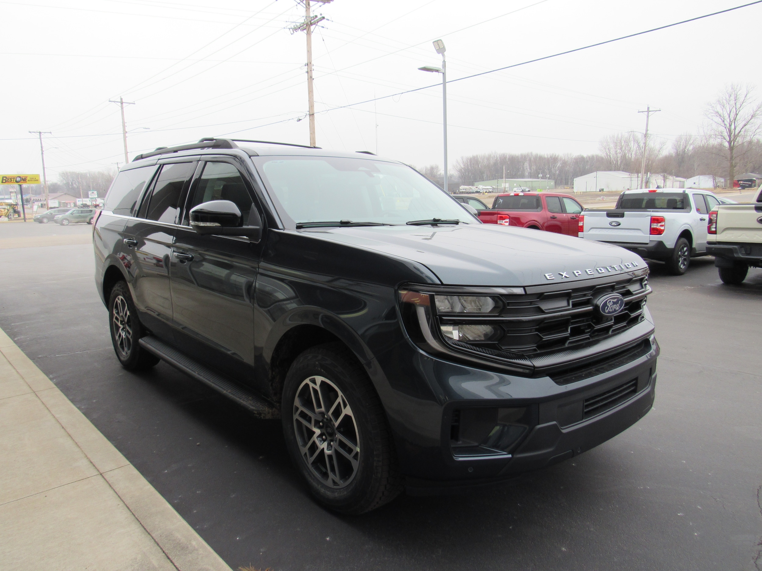 2026 Ford Expedition Active - Photo 6