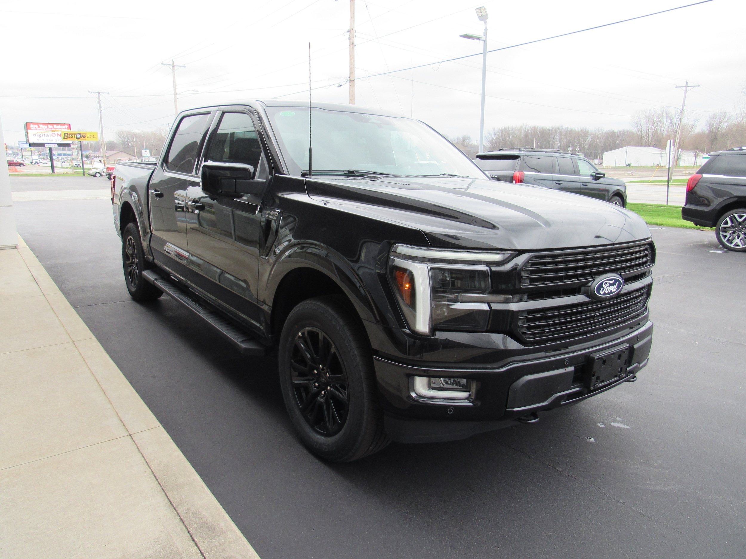 2026 Ford F-150 Platinum - Photo 6