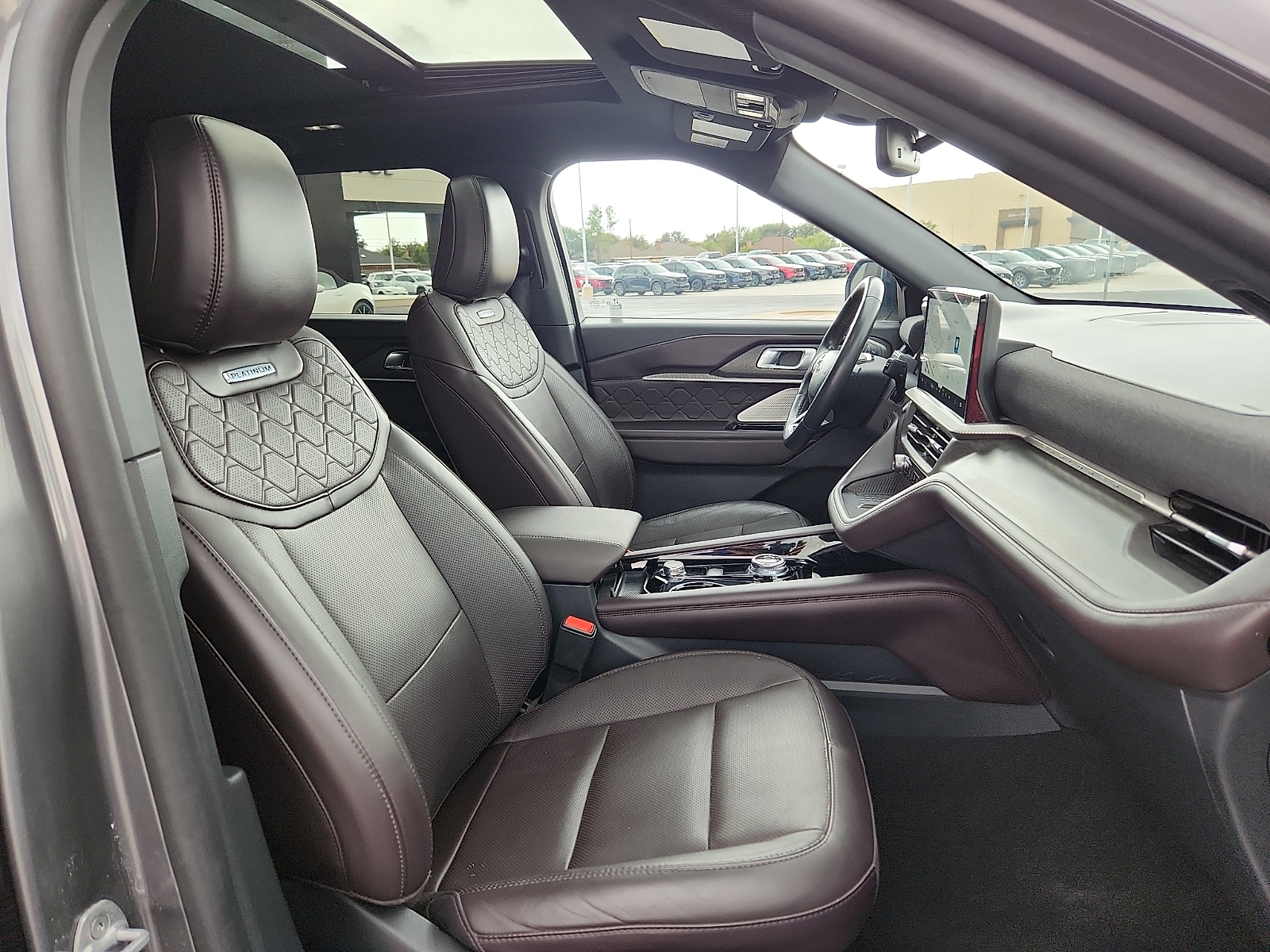 2025 Ford Explorer Platinum - Photo 14