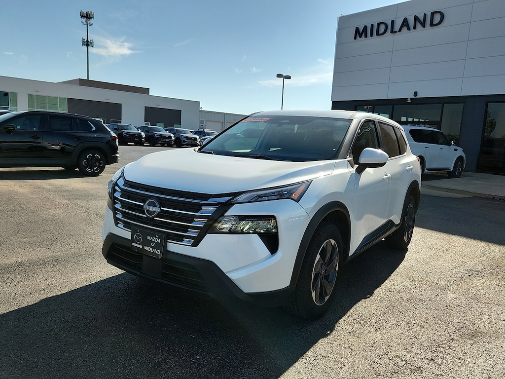 Used 2024 Nissan Rogue SV FWD SUV