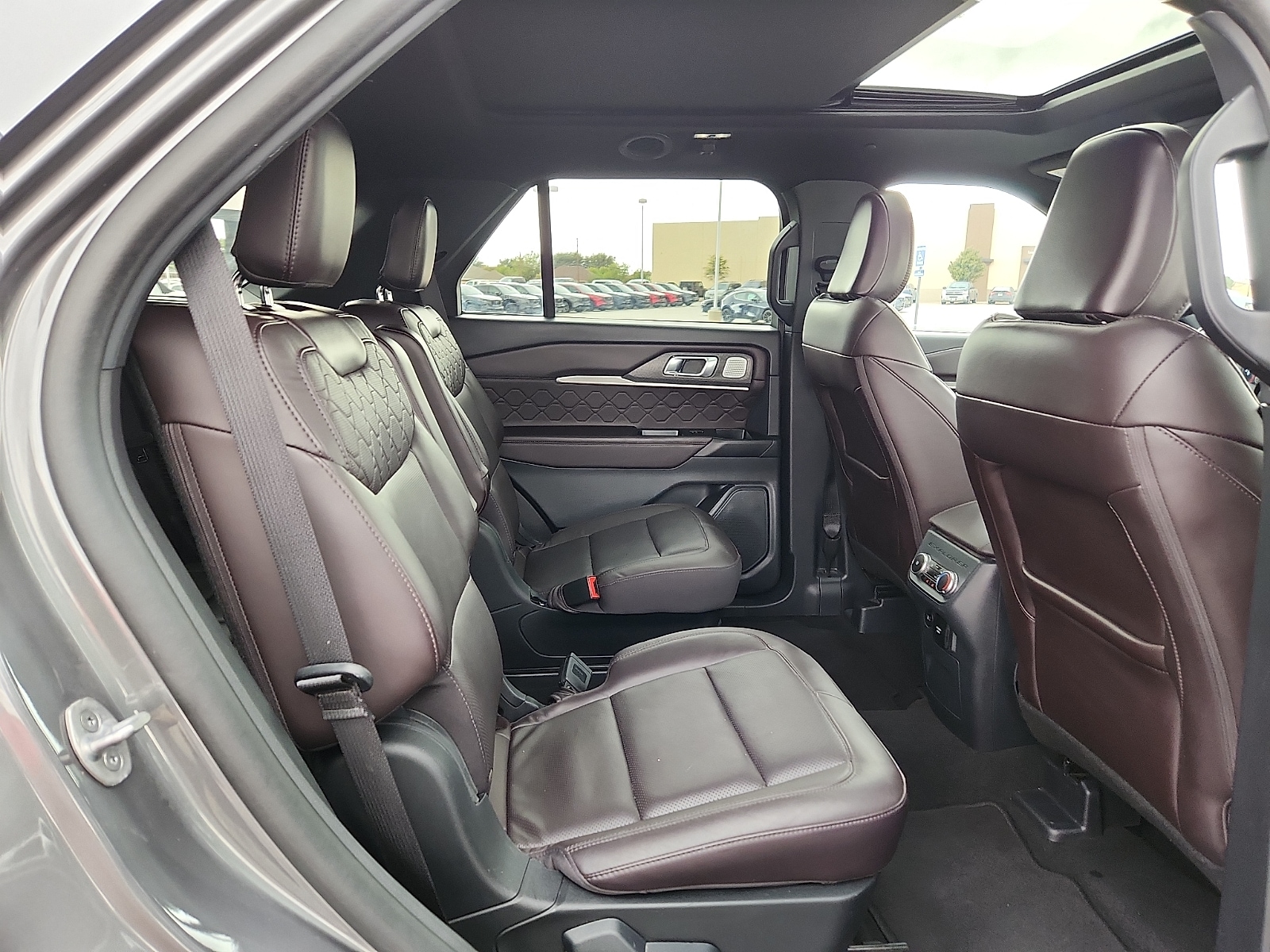 2025 Ford Explorer Platinum - Photo 13