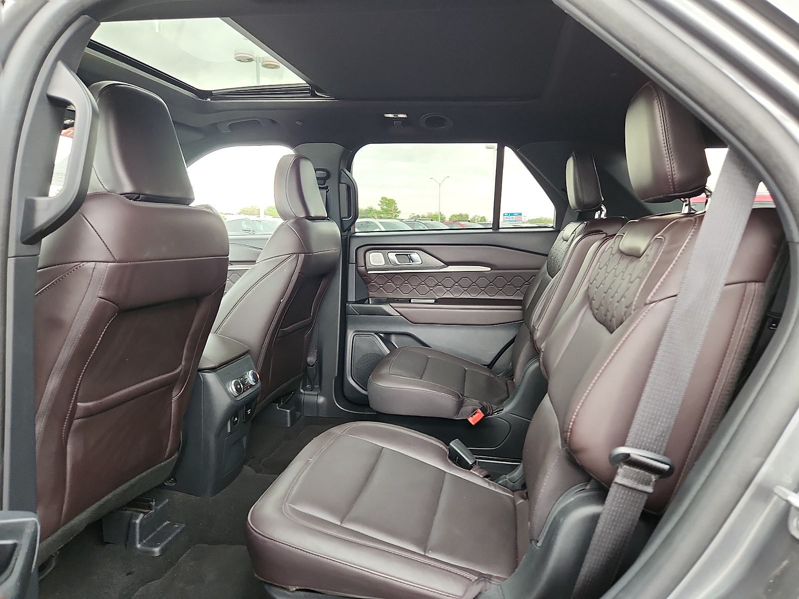 2025 Ford Explorer Platinum - Photo 11