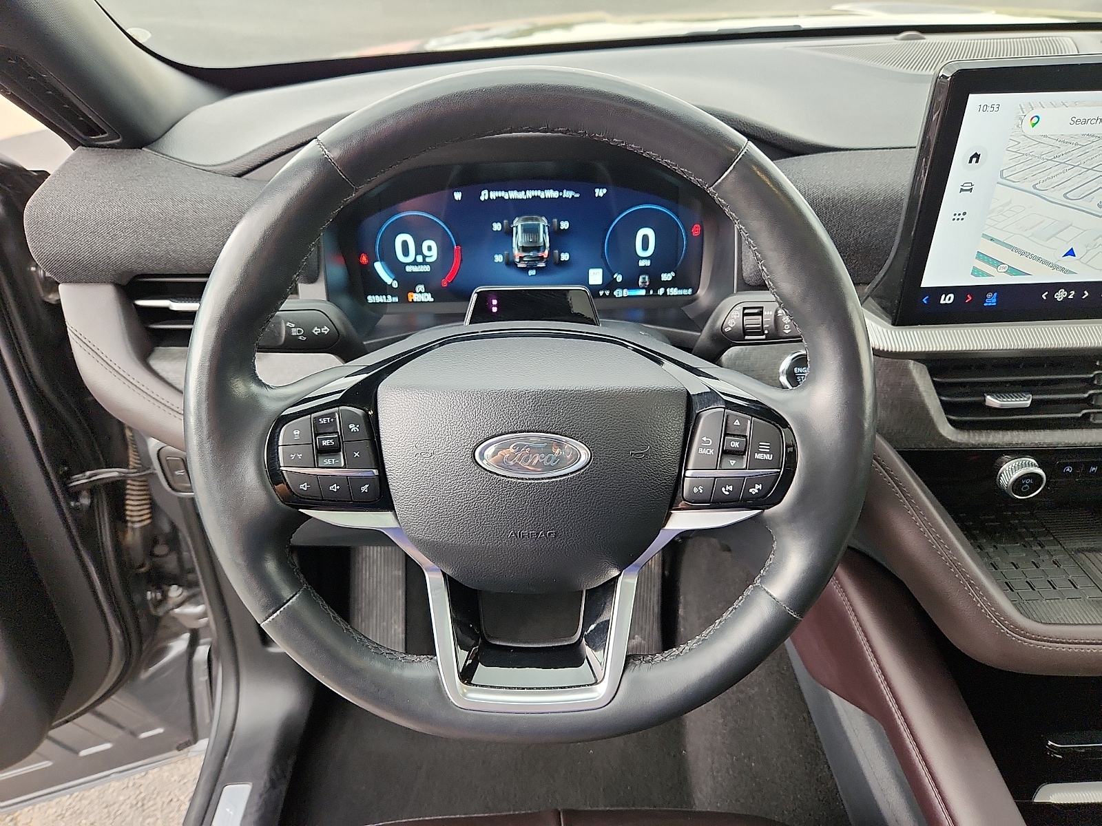 2025 Ford Explorer Platinum - Photo 16
