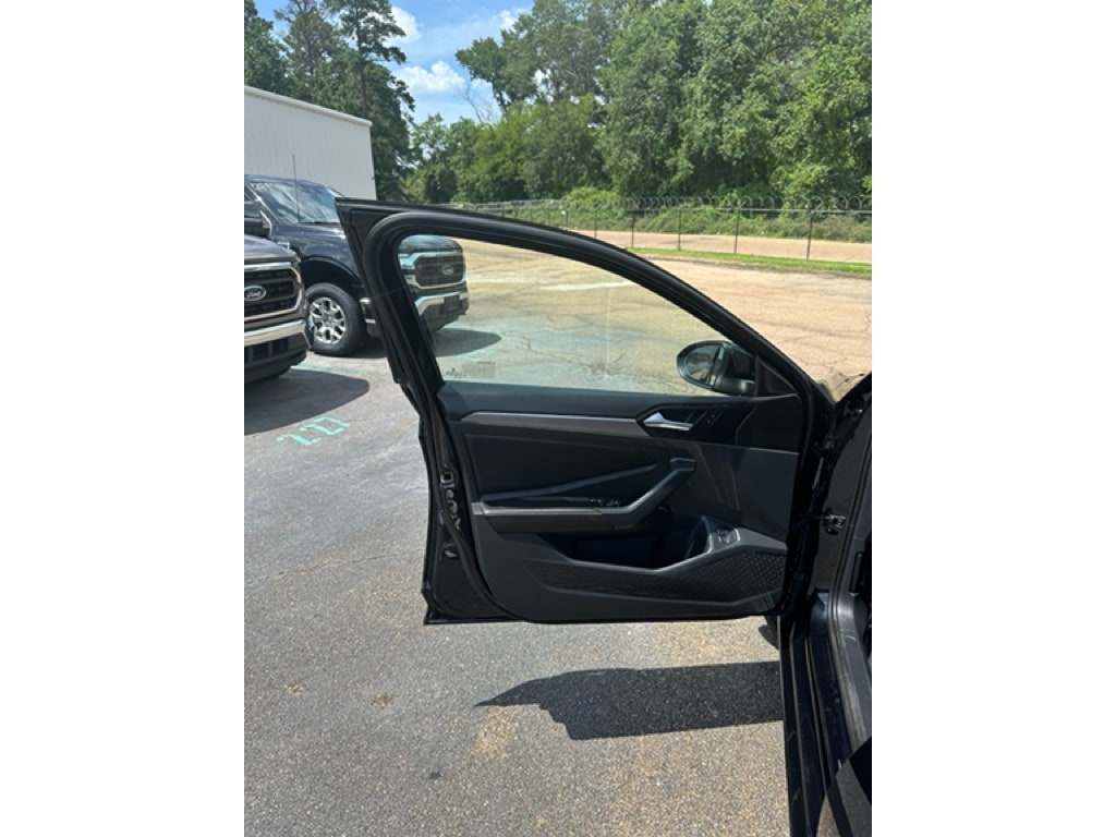 Used 2024 Volkswagen Jetta 1.5T SE Sedan