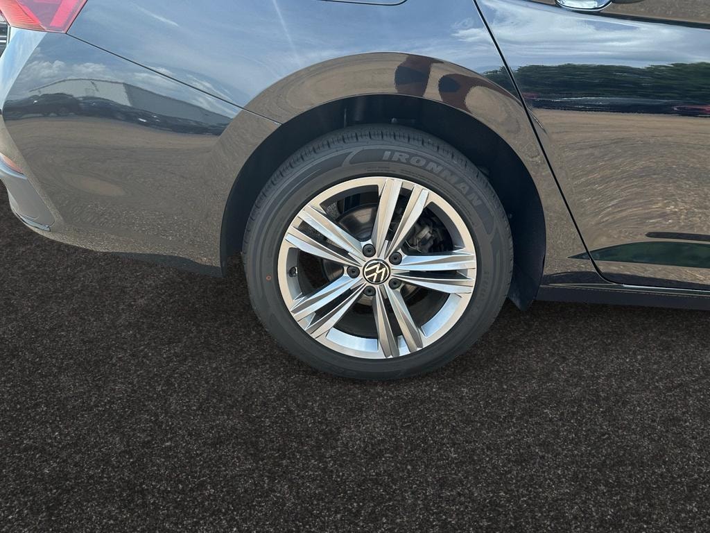 Used 2024 Volkswagen Jetta 1.5T SE Sedan