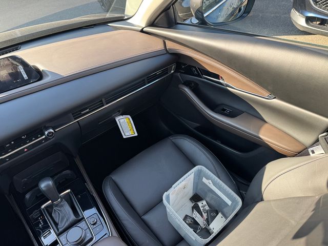 2025 Mazda CX-30 Premium - Photo 13