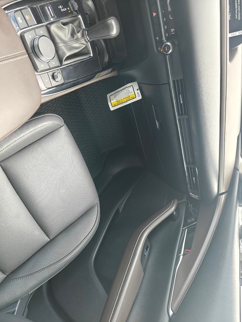 2025 Mazda CX-30 Premium - Photo 16