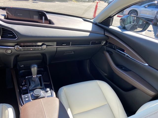 2025 Mazda CX-30 Premium - Photo 13