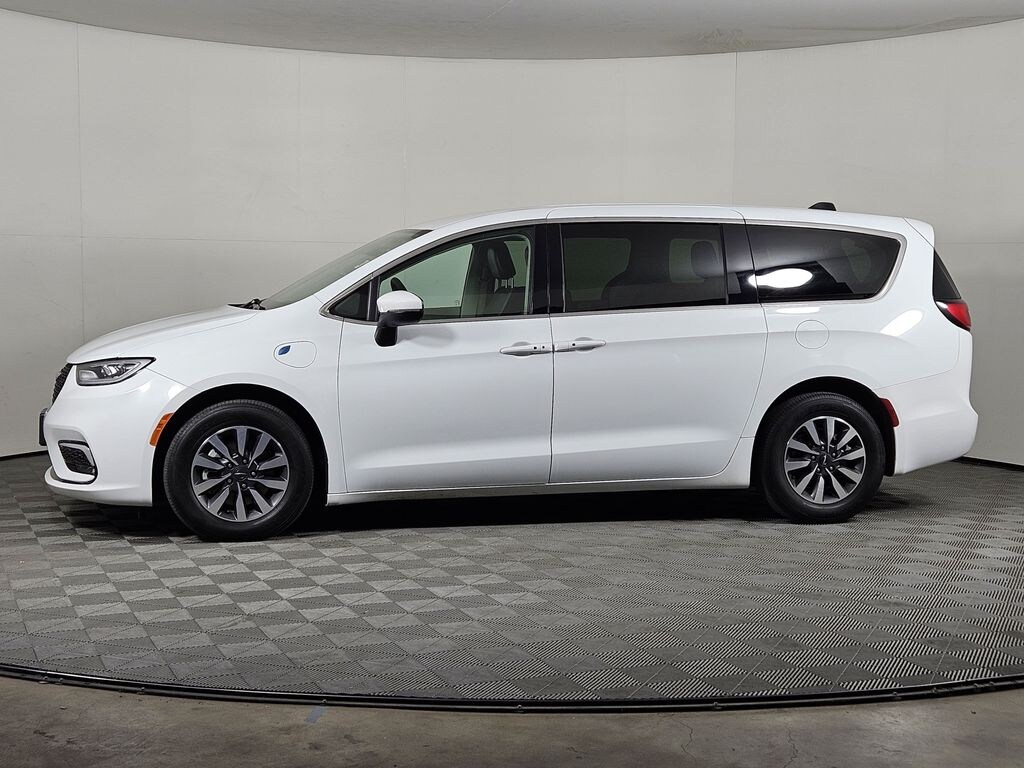 Used 2023 Chrysler Pacifica Hybrid Touring L Minivan/Van