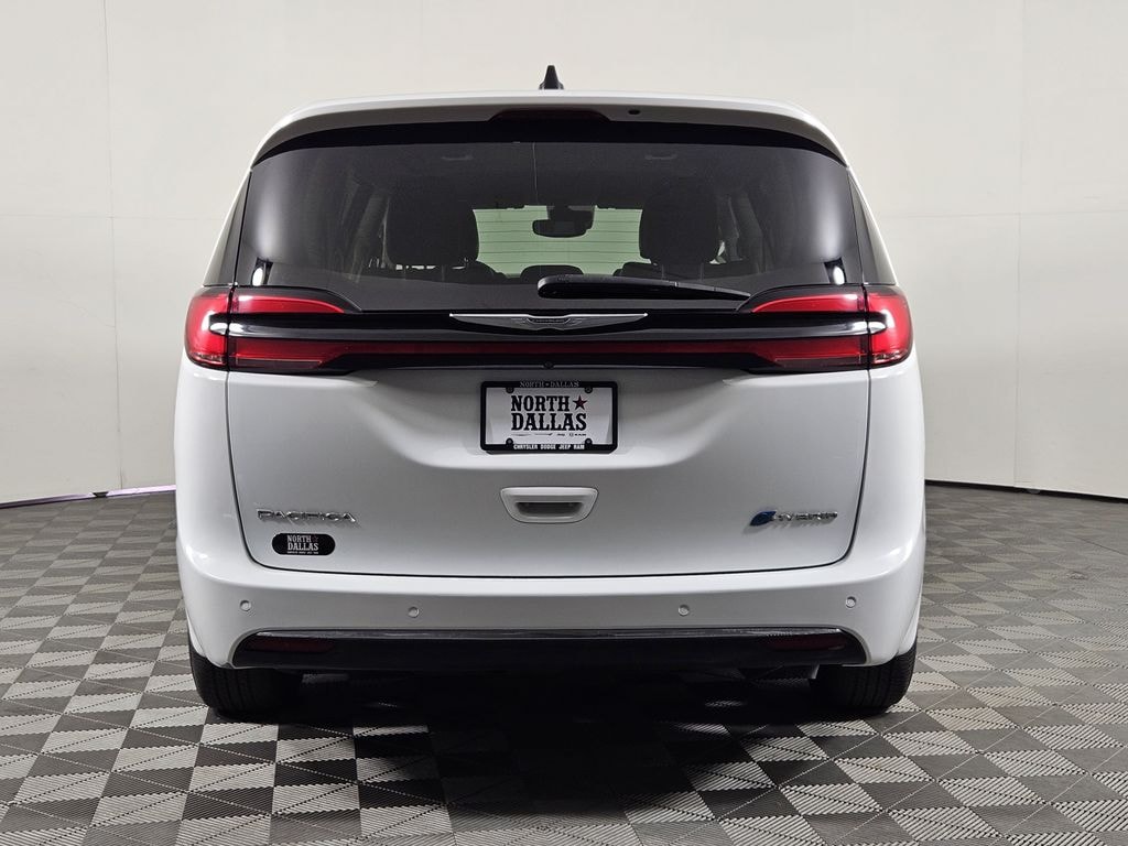 Used 2023 Chrysler Pacifica Hybrid Touring L Minivan/Van