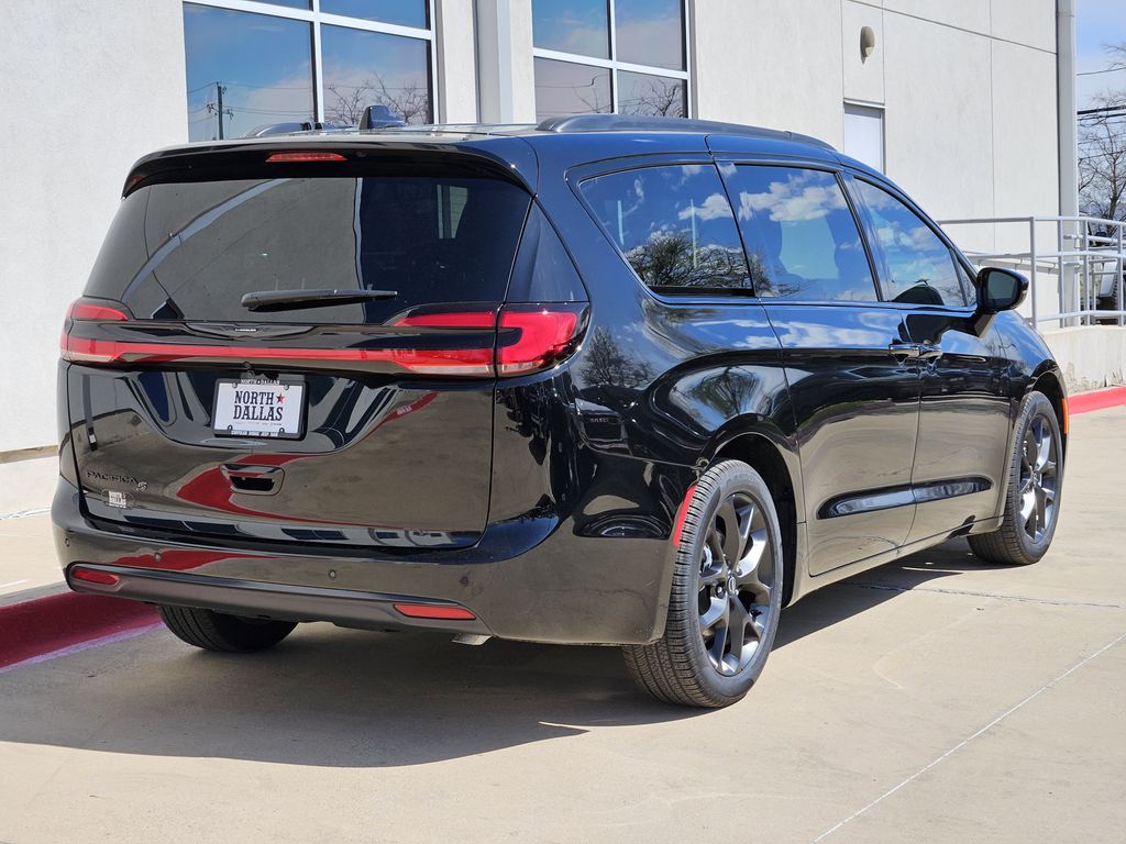 New 2026 Chrysler Pacifica SELECT Passenger Van