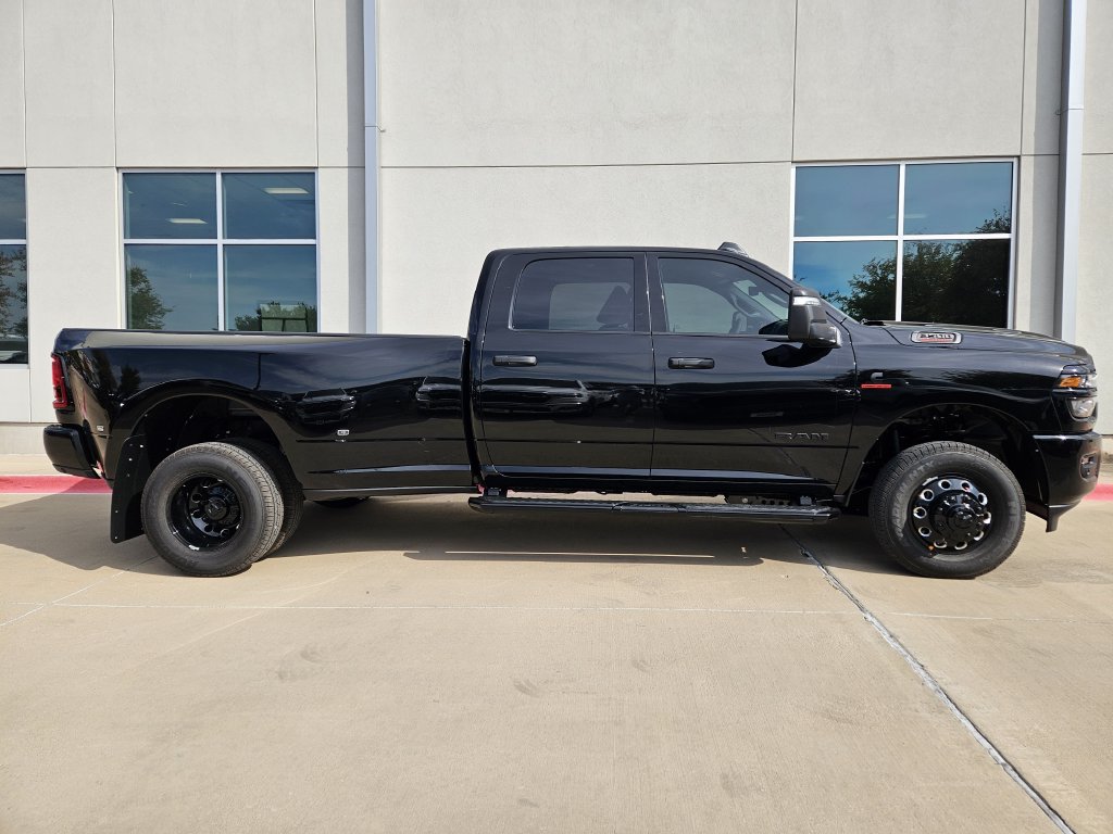 New 2027 Ram 3500 LONE STAR CREW CAB 4X4 8' BOX Pickup