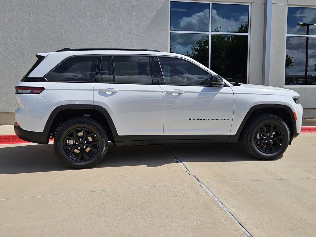 New 2026 Jeep Grand Cherokee LAREDO ALTITUDE 4X2 Sport Utility