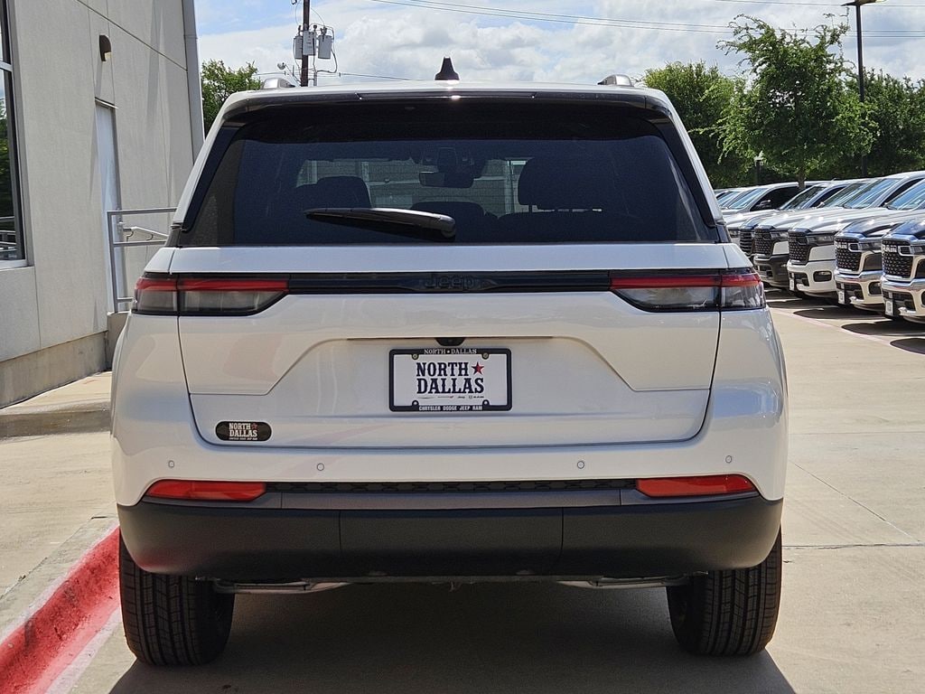 New 2026 Jeep Grand Cherokee LAREDO ALTITUDE 4X2 Sport Utility