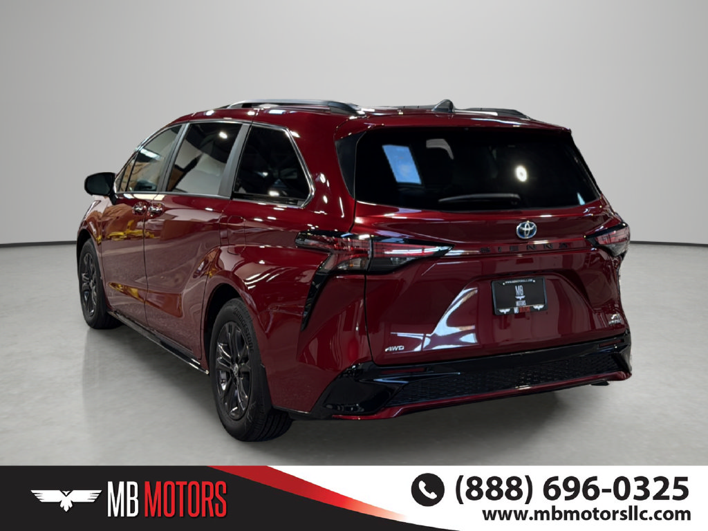 Used 2024 Toyota Sienna XSE Minivan/Van