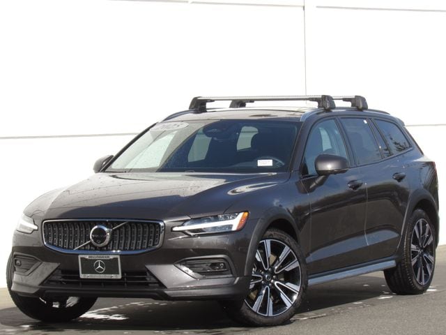 2025 Volvo V60 Cross Country
