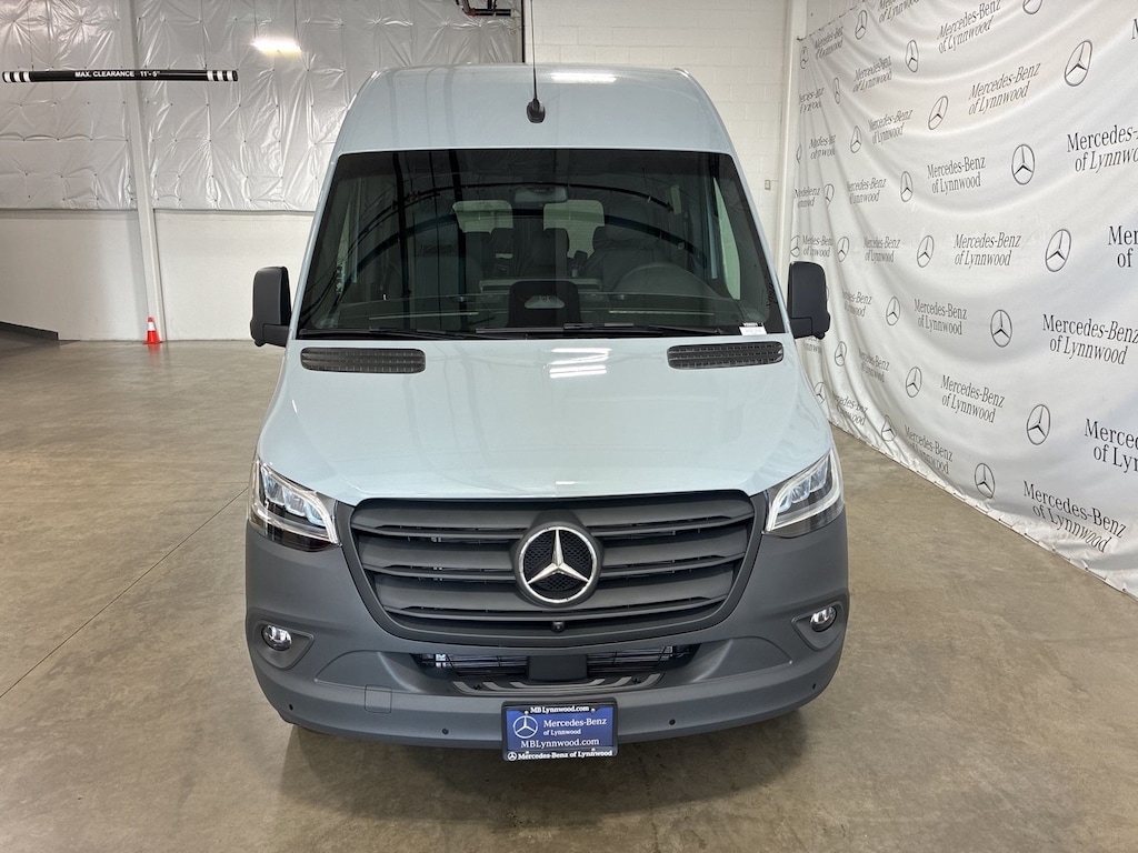 New 2025 Mercedes-Benz Sprinter 2500 Passenger 144 WB Minivan/Van