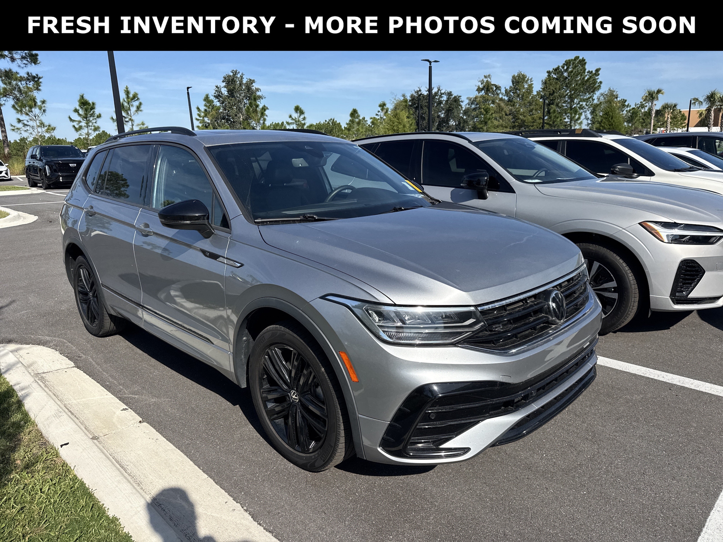 2022 Volkswagen Tiguan SE R-LINE BLACK