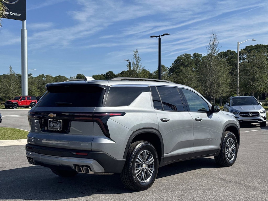 Used 2026 Chevrolet Traverse LT FWD LT w/1LT