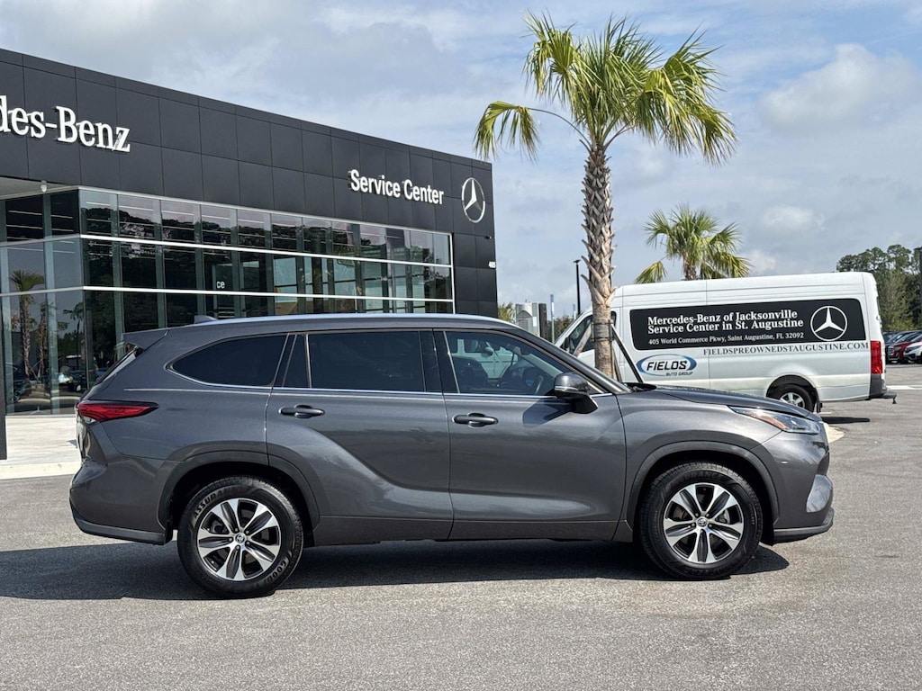 Used 2021 Toyota Highlander XLE XLE FWD