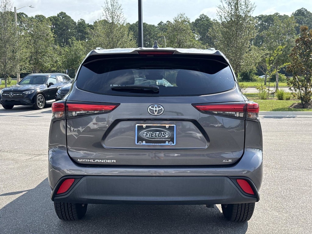 Used 2021 Toyota Highlander XLE XLE FWD