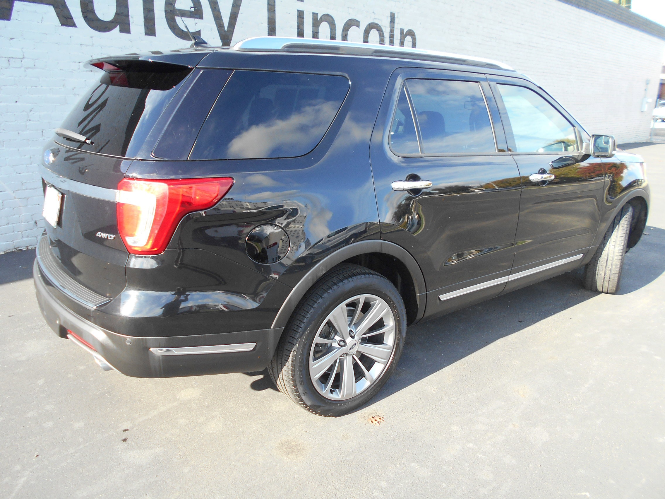 2018 Ford Explorer Limited - Photo 13
