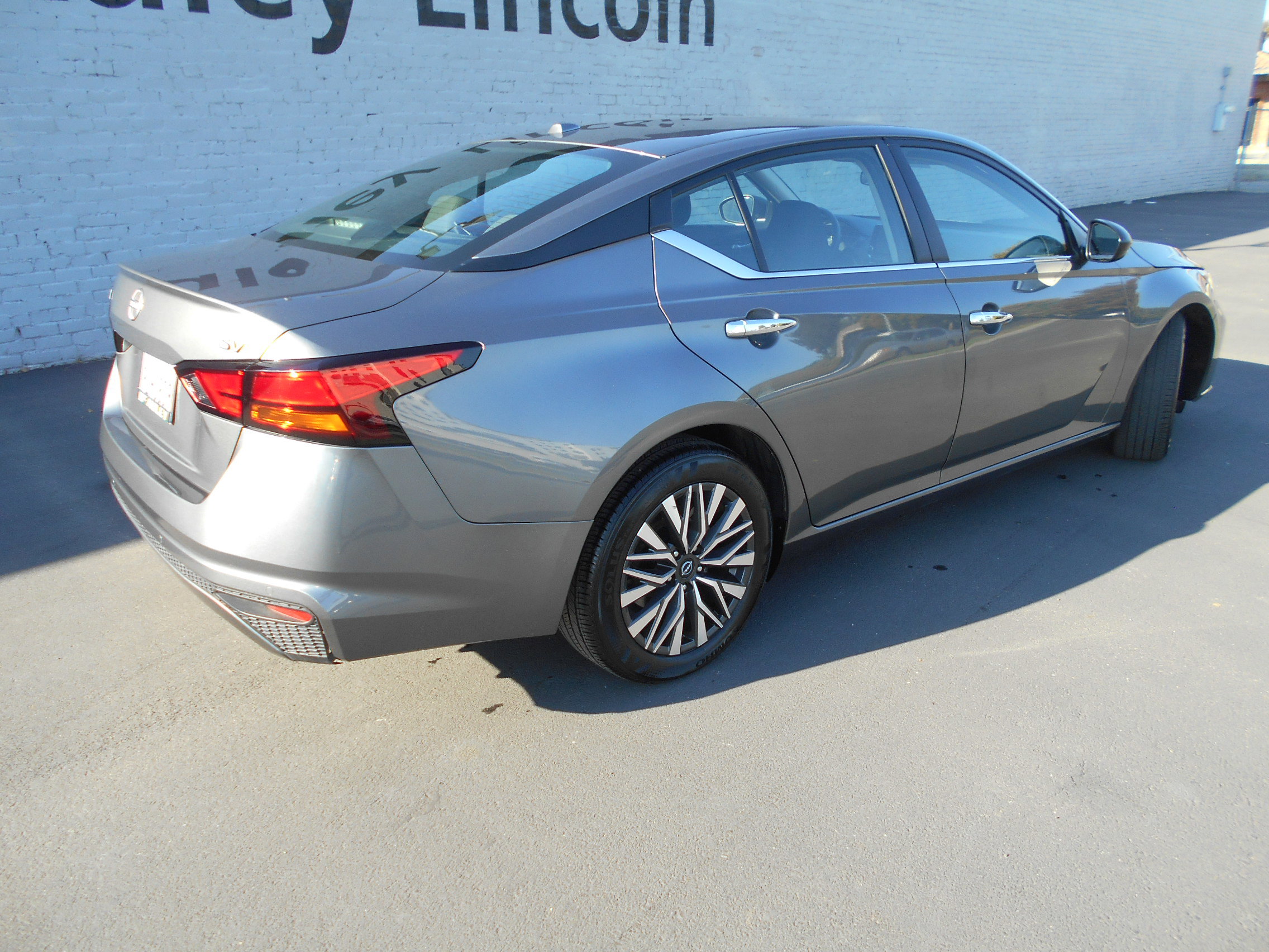 2024 Nissan Altima SV - Photo 13