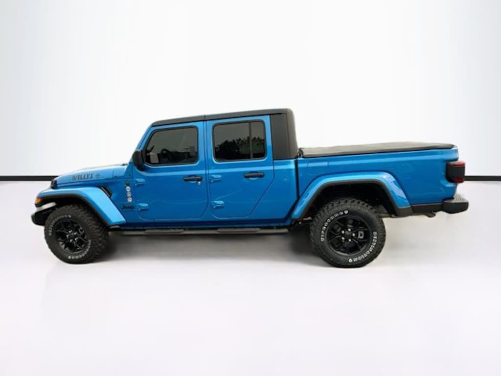 Used 2024 Jeep Gladiator Willys Truck Crew Cab