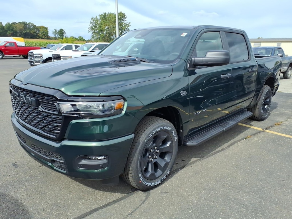 New 2027 Ram 1500 EXPRESS CREW CAB 4X4 5'7 BOX Pickup
