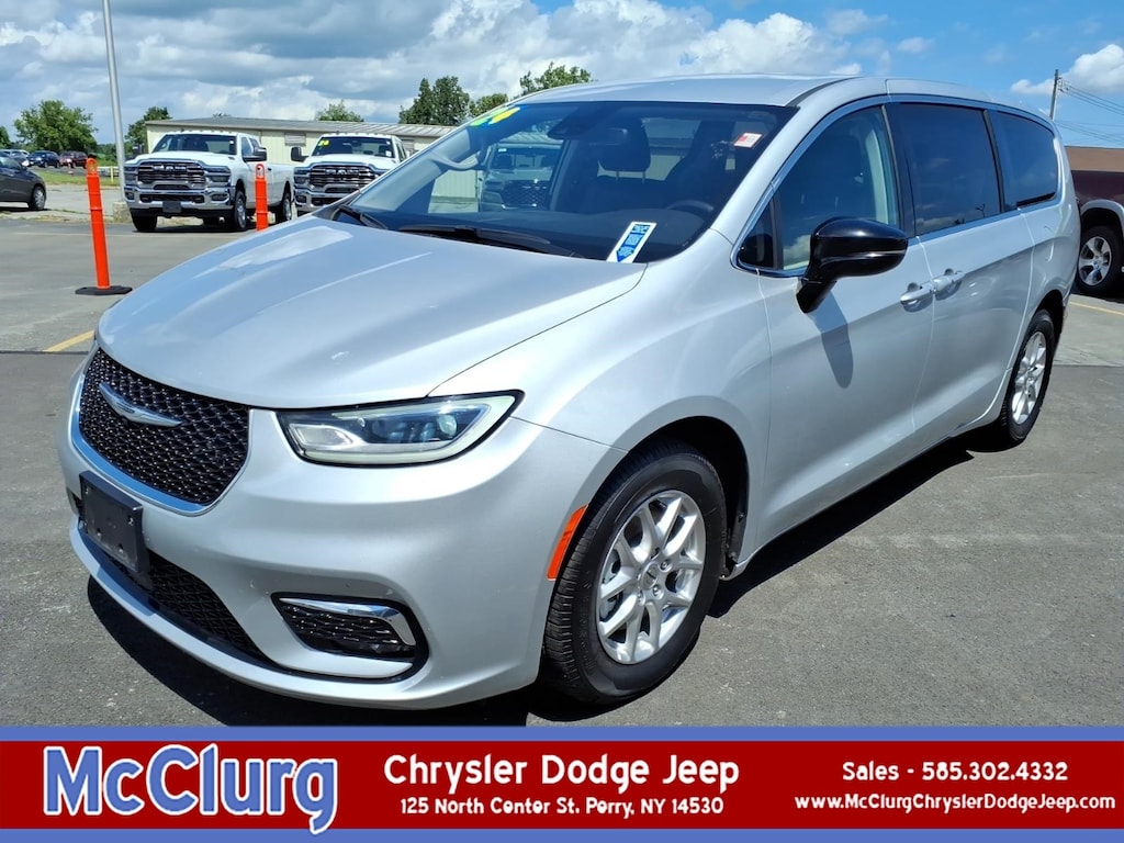 Used 2024 Chrysler Pacifica Touring L Touring L Mini-Van