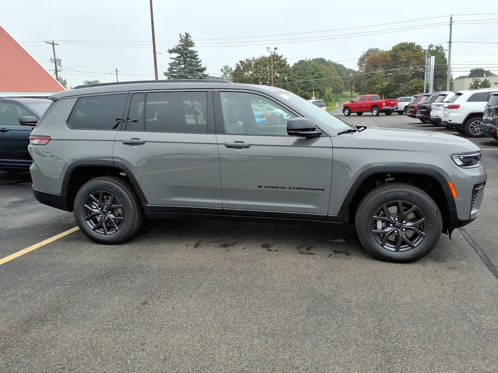 New 2027 Jeep Grand Cherokee L LAREDO ALTITUDE 4X4 Sport Utility