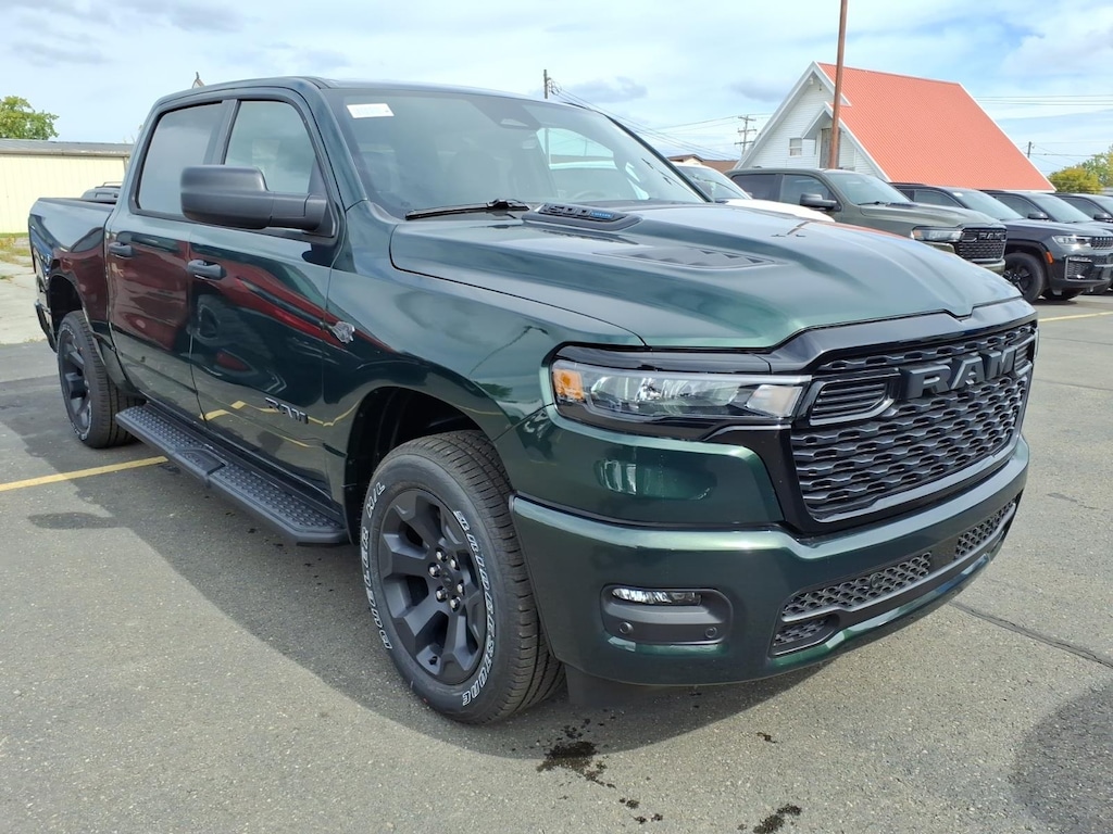 New 2027 Ram 1500 EXPRESS CREW CAB 4X4 5'7 BOX Pickup