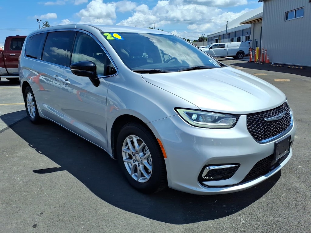 Used 2024 Chrysler Pacifica Touring L Touring L Mini-Van