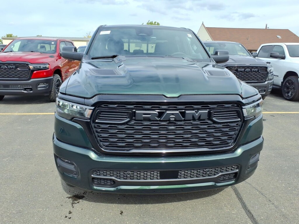 New 2027 Ram 1500 EXPRESS CREW CAB 4X4 5'7 BOX Pickup