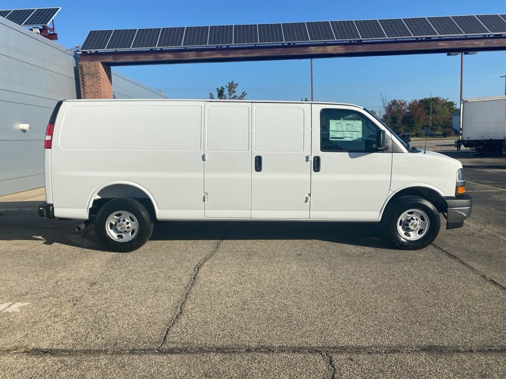 2025 Chevrolet Express Cargo Work Van - Photo 9